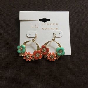 🌺 NWT Lauren Conrad floral earrings 🌺